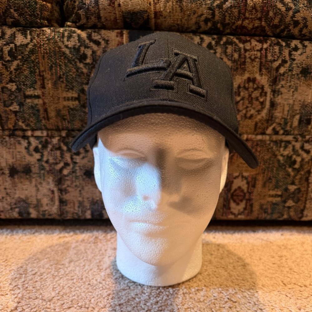 BLACK ADJUSTABLE LA BASEBALL HAT/CAP ADULT ONE SIZE NEW WITHOUT TAGS